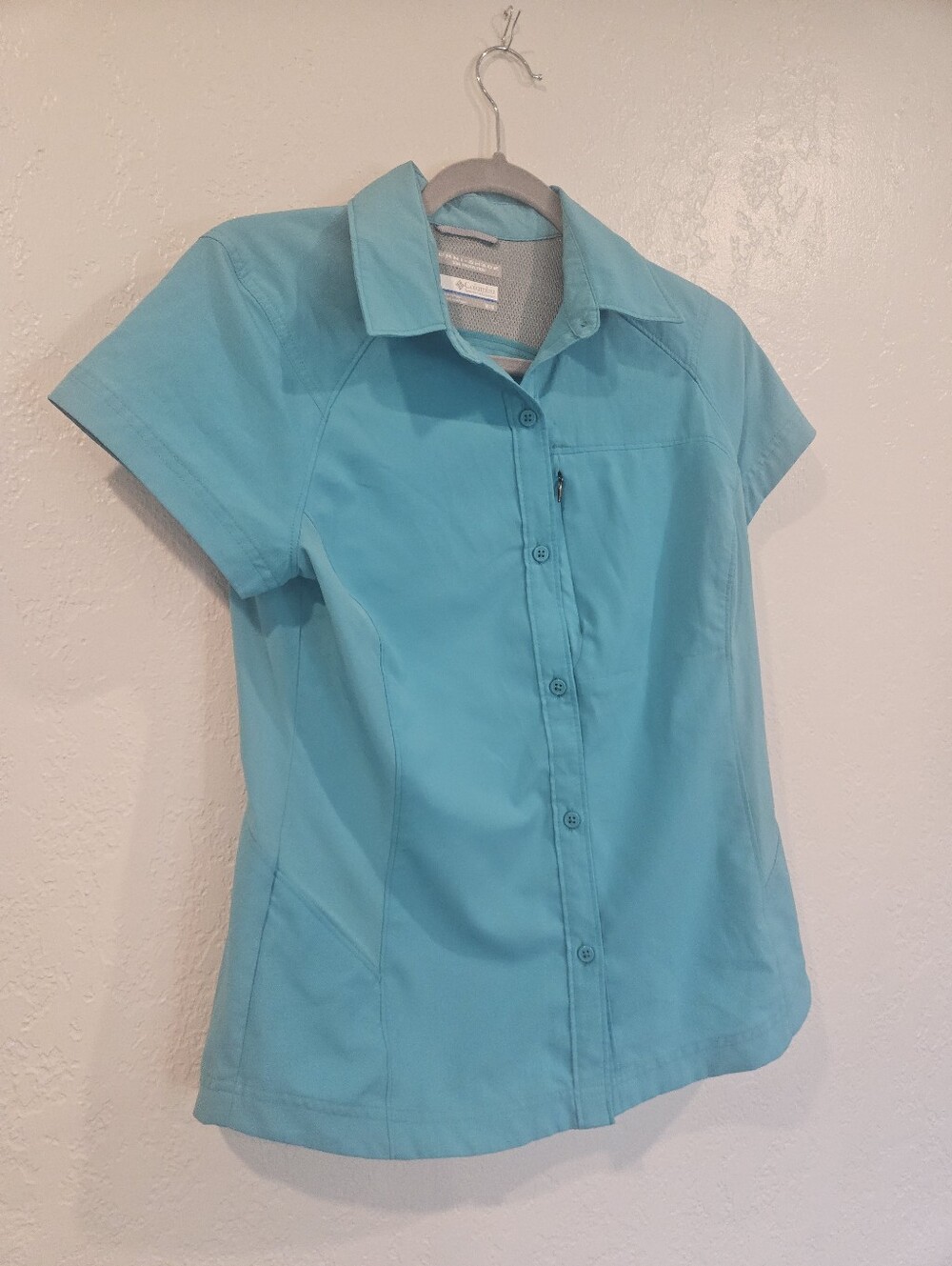 Columbia Hiking Shirt Women's Size Medium In Blue Green Teal Color Omni Shade.